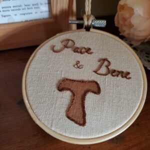 Suspension brodée Pace e Bene saint François d'Assise